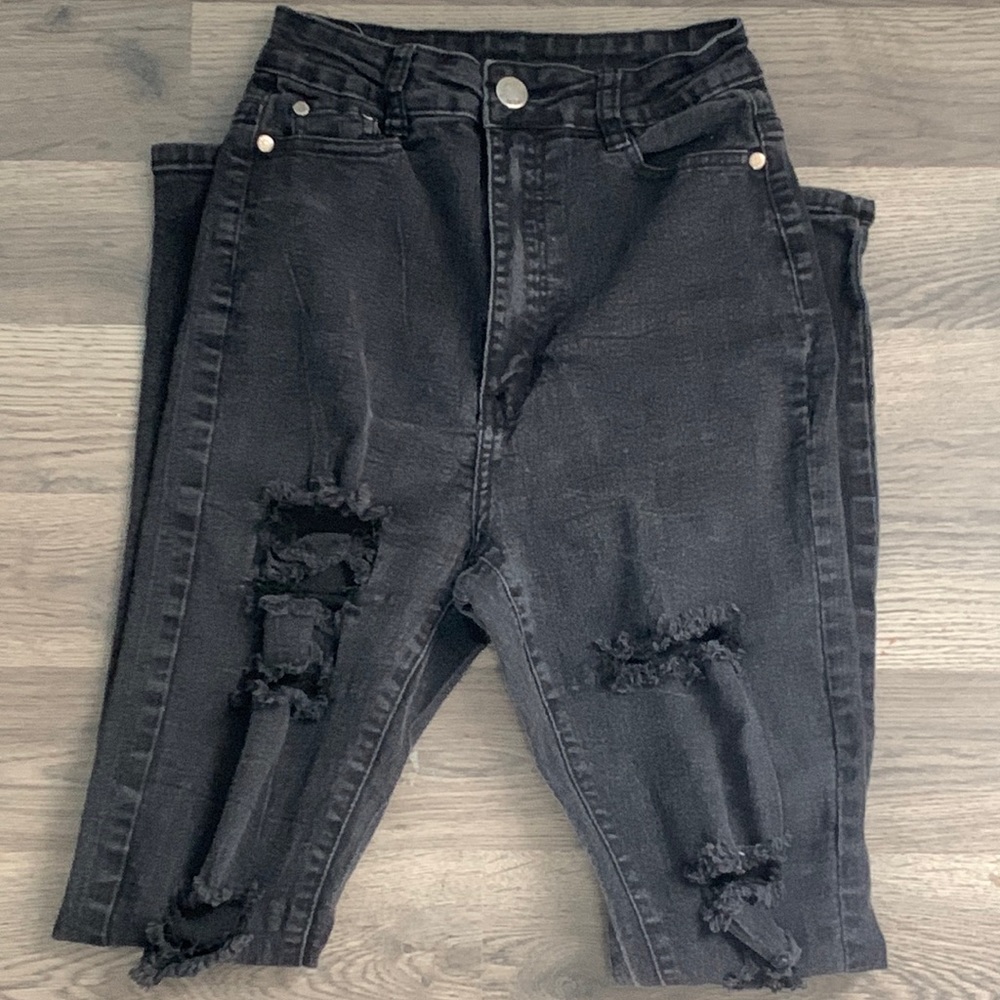 U.W.J Black Ripped jeans!!